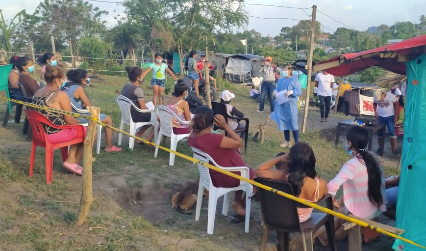 migrants in Sincelejo sitting in chairs